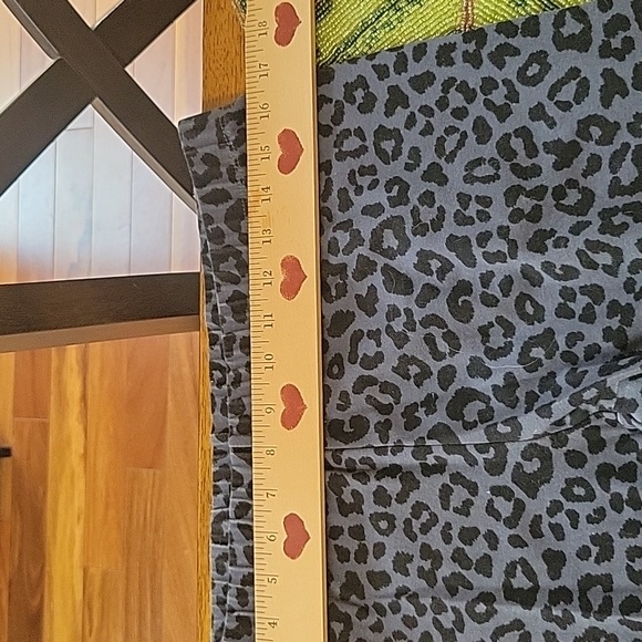 3/$12 Set of No Boundries leggings - Picture 8 of 11